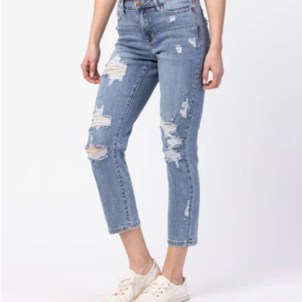 Judy Blue HIGH WAISTED LIGHT WASH DISTRESSED BOYFRIEND JEANS 5/27 - Picture 2 of 8